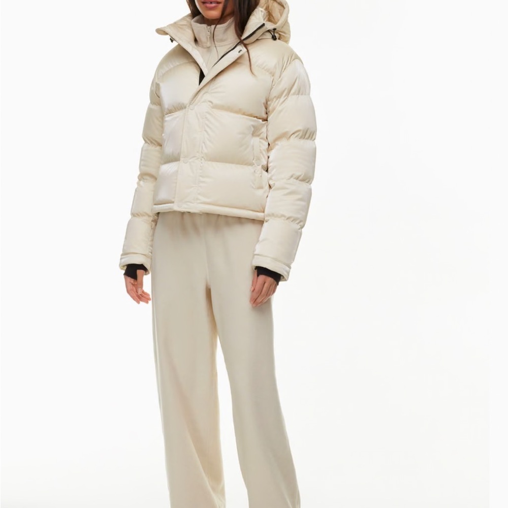 Aritzia Super Puff Shorty